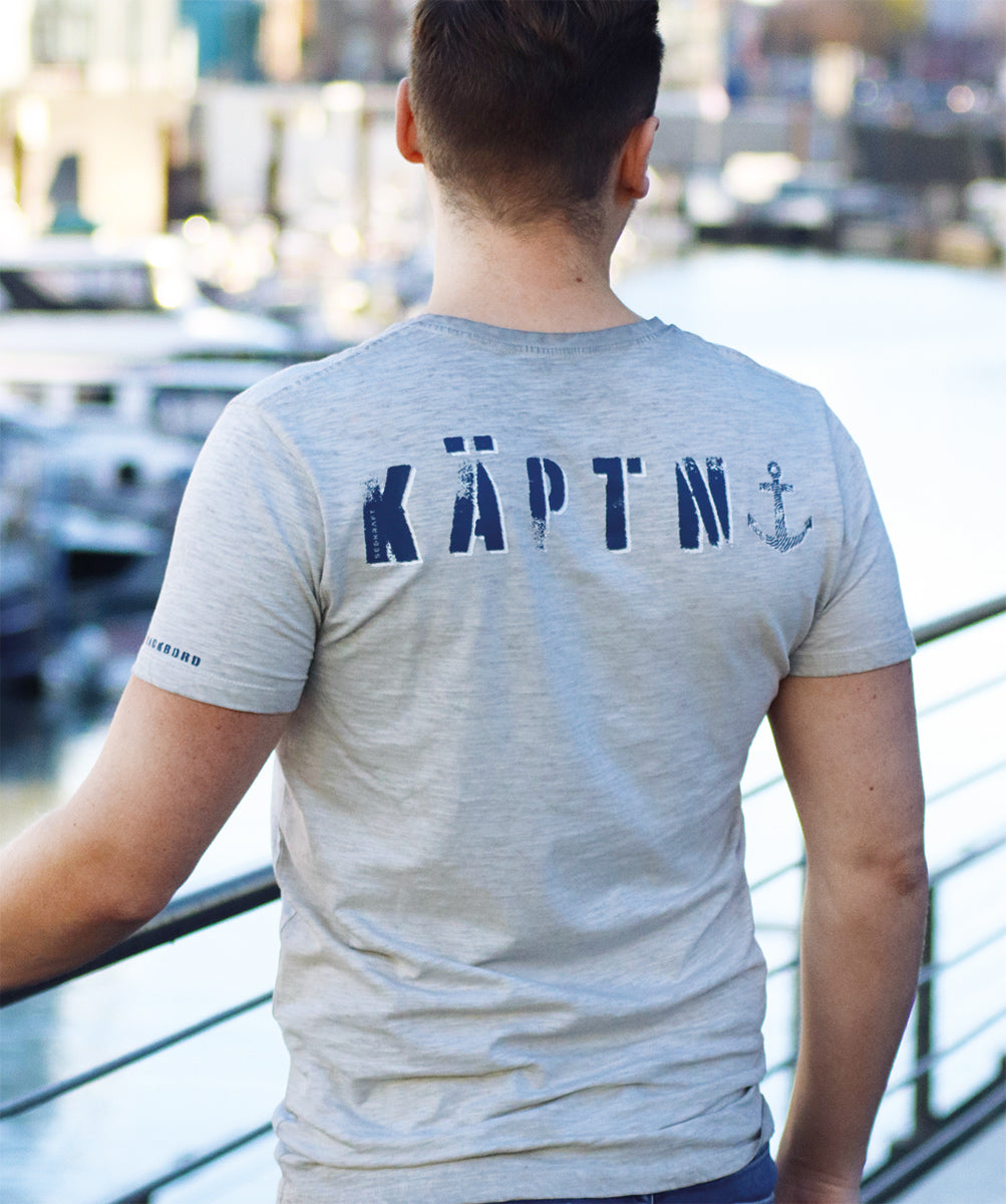 Shirt Sierk „KÄPTN“ – HELLGRAU