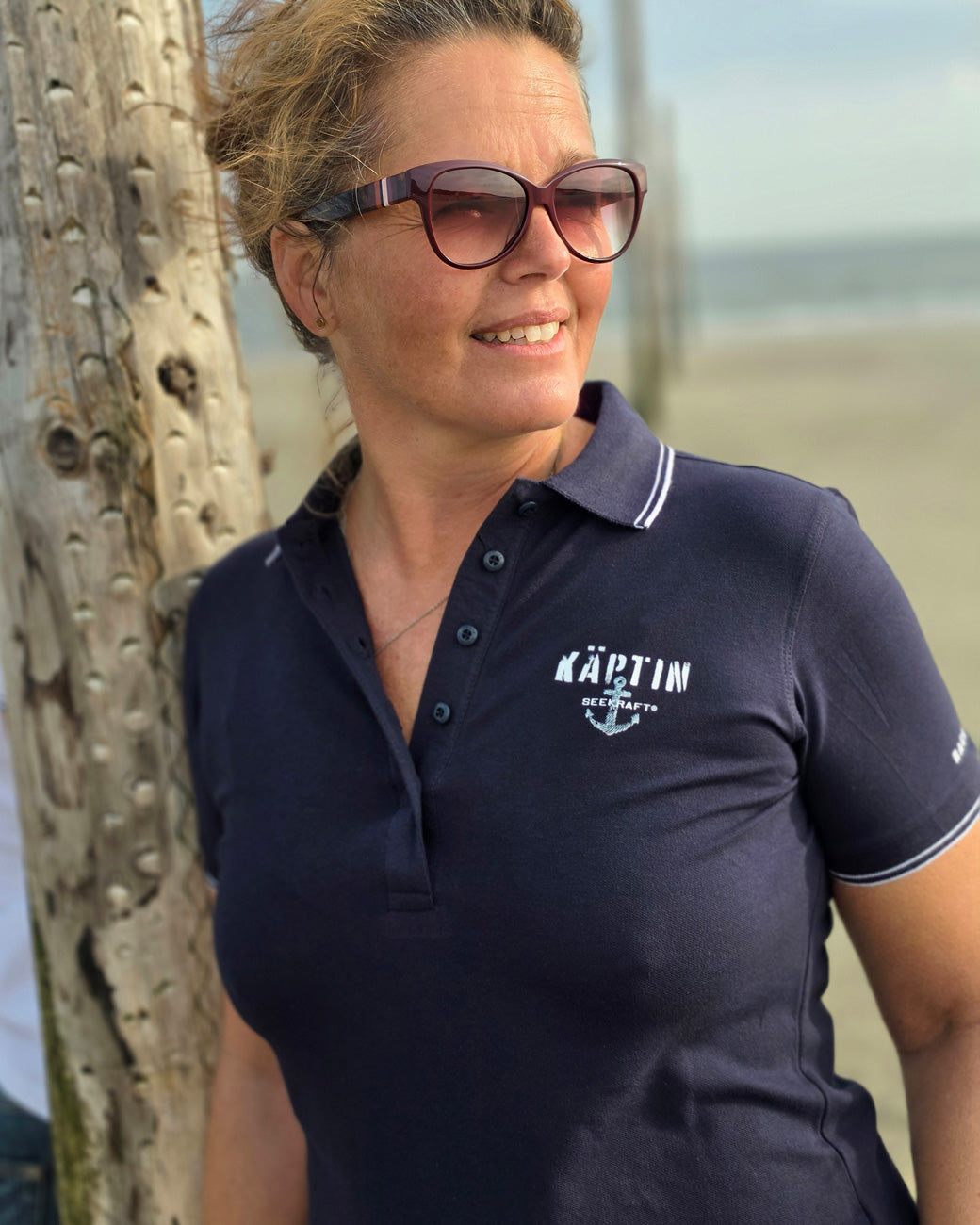 Poloshirt Regina „KÄPTIN“ – NAVY